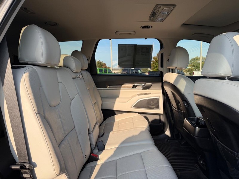 Kia Telluride Vehicle Full-screen Gallery Image 11