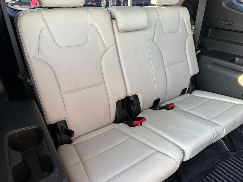 Kia Telluride Vehicle Full-screen Gallery Image 13