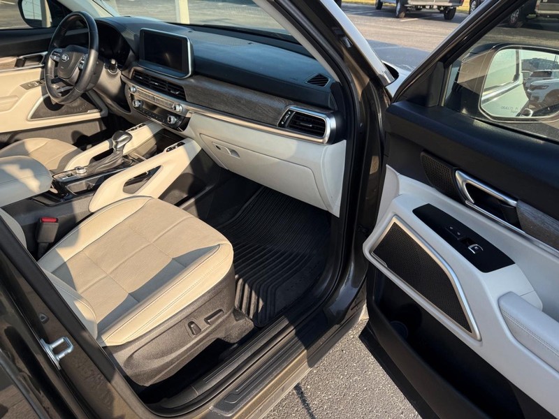 Kia Telluride Vehicle Full-screen Gallery Image 17