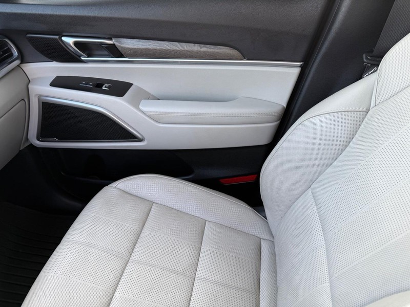 Kia Telluride Vehicle Full-screen Gallery Image 30