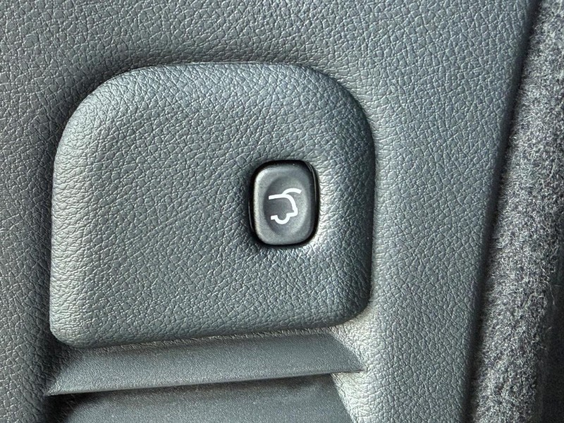 Dodge Durango Vehicle Full-screen Gallery Image 8