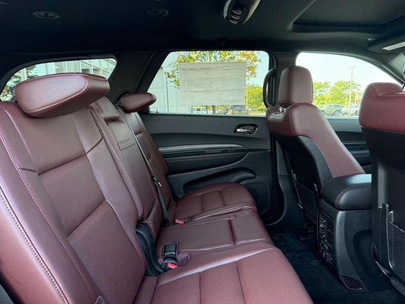 Dodge Durango Vehicle Full-screen Gallery Image 12