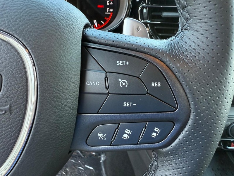 Dodge Durango Vehicle Full-screen Gallery Image 24