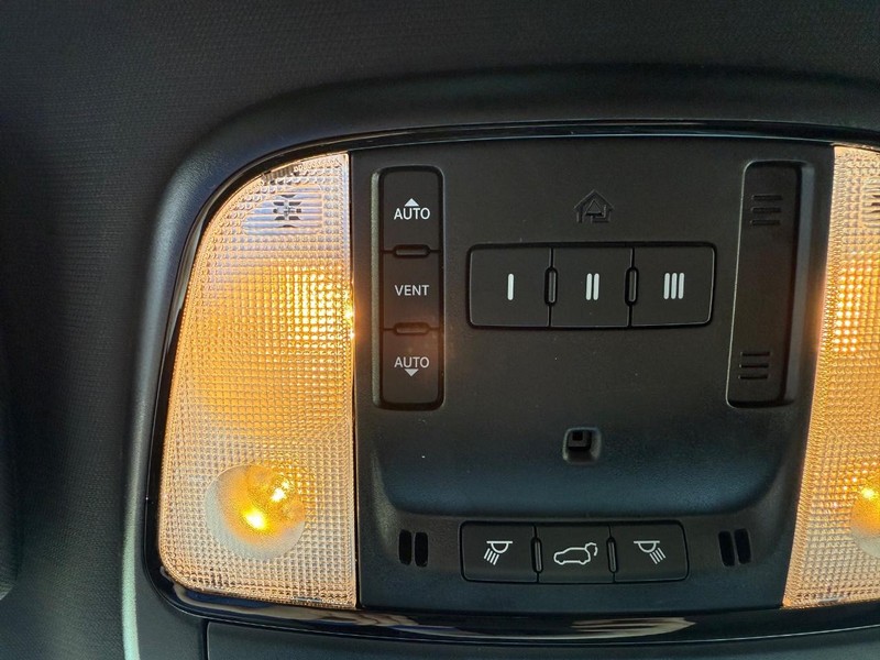 Dodge Durango Vehicle Full-screen Gallery Image 32