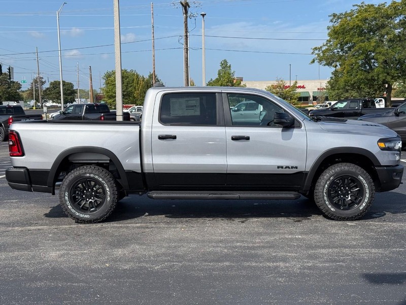 Ram 1500 Vehicle Full-screen Gallery Image 2