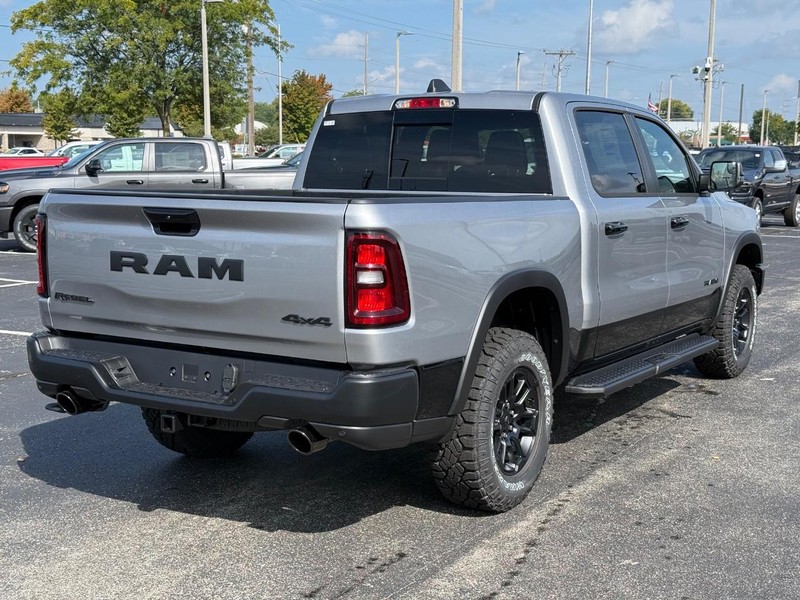 Ram 1500 Vehicle Full-screen Gallery Image 3