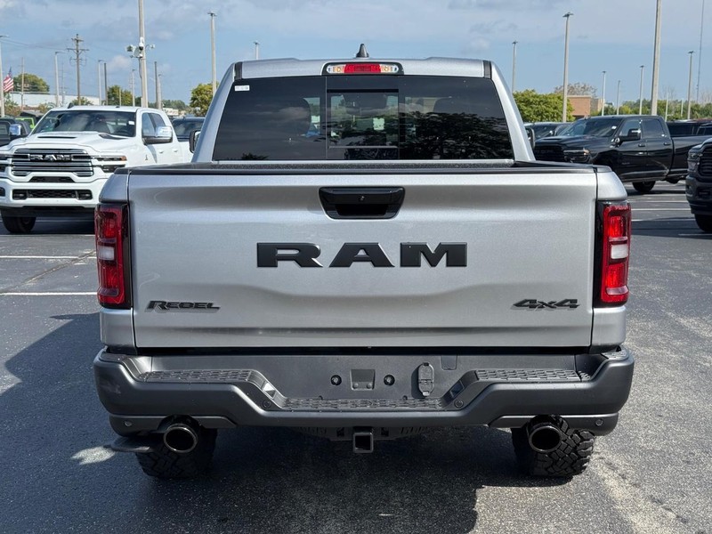 Ram 1500 Vehicle Full-screen Gallery Image 4