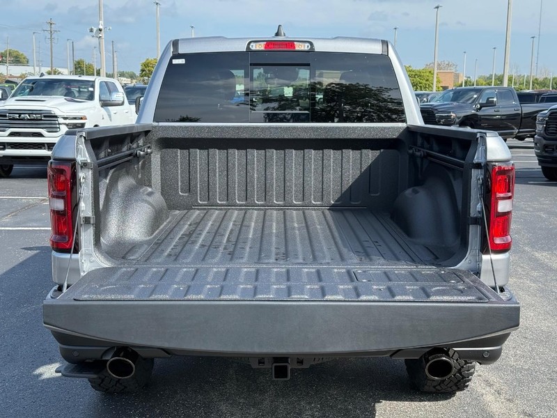 Ram 1500 Vehicle Full-screen Gallery Image 7