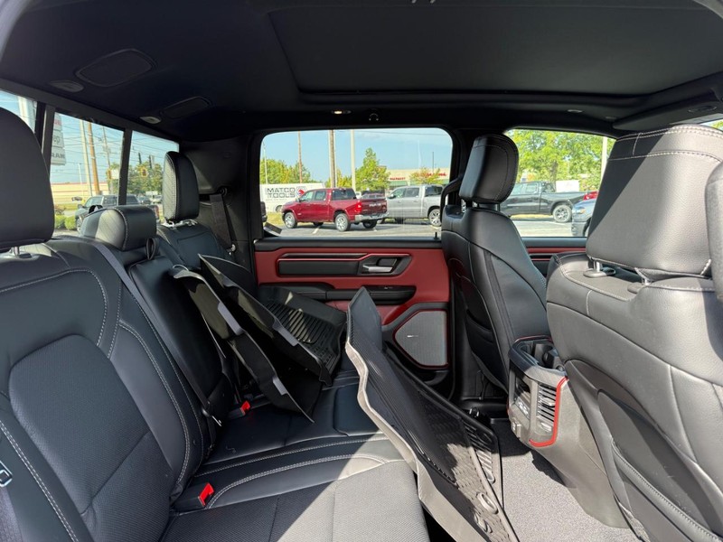 Ram 1500 Vehicle Full-screen Gallery Image 10