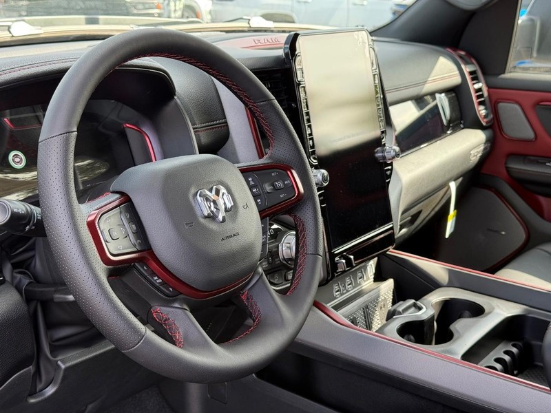 Ram 1500 Vehicle Full-screen Gallery Image 18