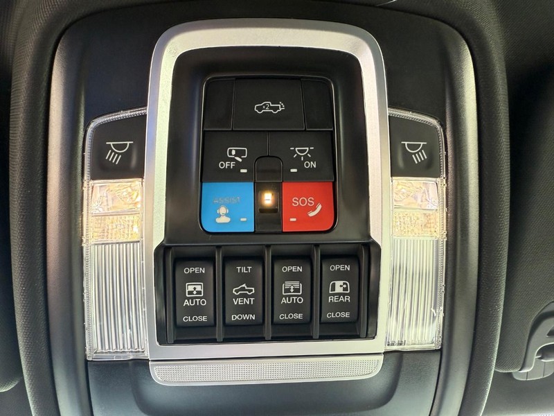 Ram 1500 Vehicle Full-screen Gallery Image 26