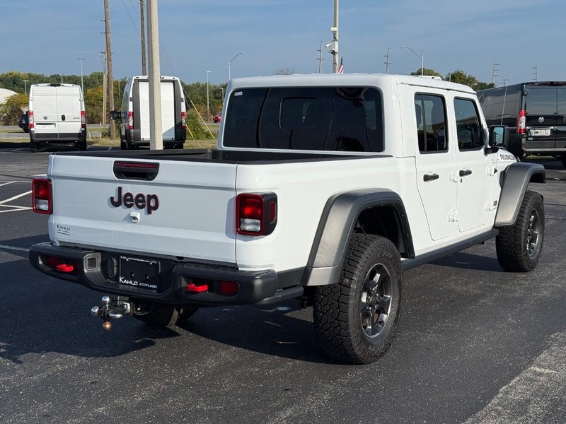 Jeep Gladiator Vehicle Full-screen Gallery Image 3