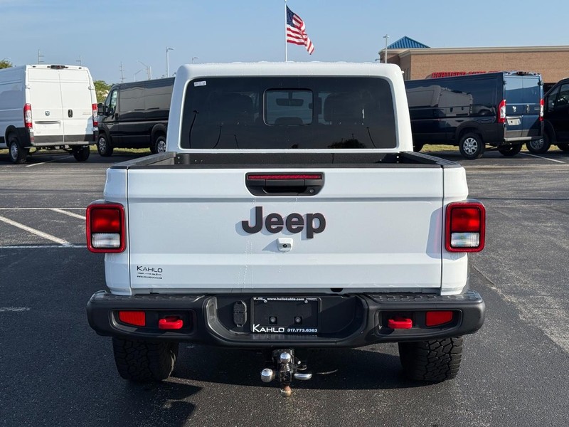 Jeep Gladiator Vehicle Full-screen Gallery Image 4