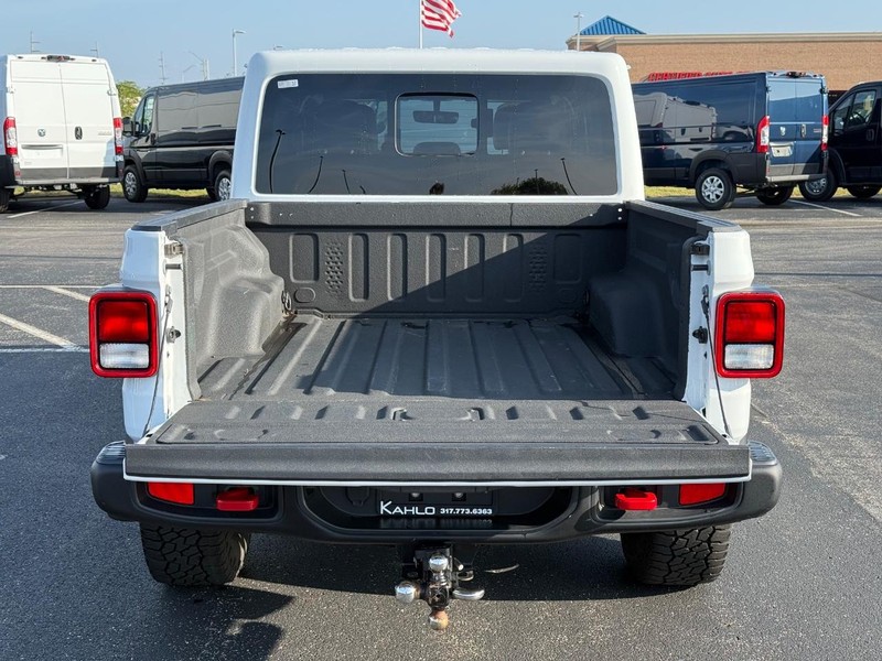 Jeep Gladiator Vehicle Full-screen Gallery Image 7