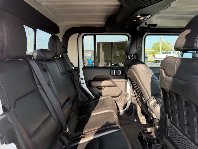 Jeep Gladiator Vehicle Full-screen Gallery Image 10