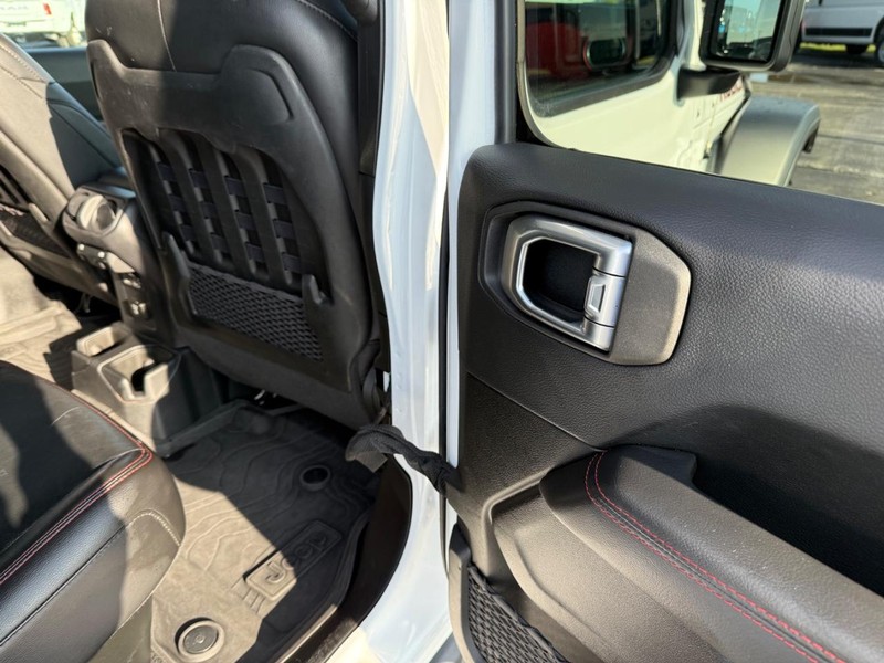 Jeep Gladiator Vehicle Full-screen Gallery Image 11