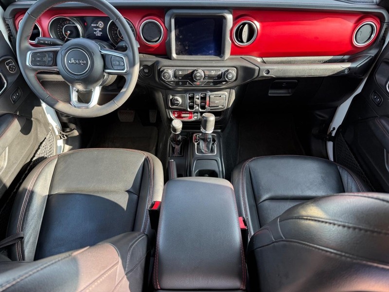 Jeep Gladiator Vehicle Full-screen Gallery Image 12