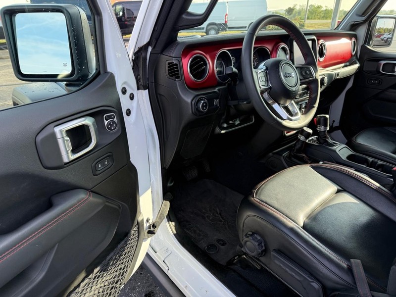 Jeep Gladiator Vehicle Full-screen Gallery Image 16