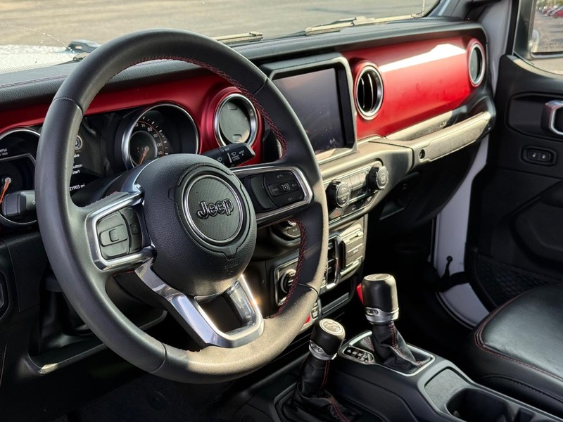 Jeep Gladiator Vehicle Full-screen Gallery Image 18