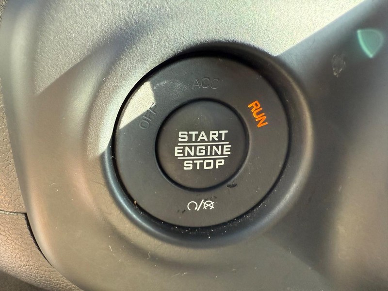 Jeep Gladiator Vehicle Full-screen Gallery Image 21