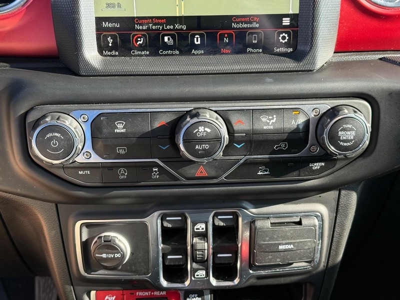 Jeep Gladiator Vehicle Full-screen Gallery Image 24