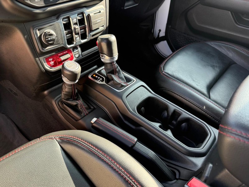 Jeep Gladiator Vehicle Full-screen Gallery Image 25