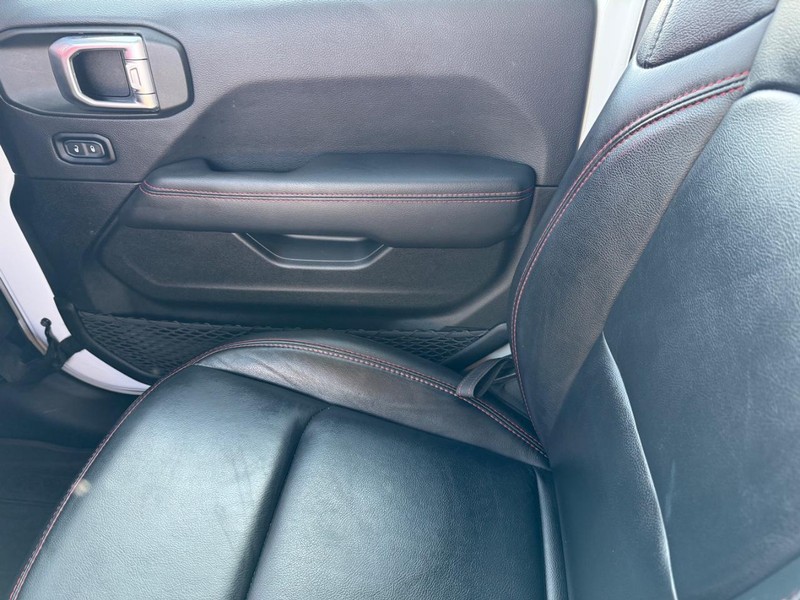 Jeep Gladiator Vehicle Full-screen Gallery Image 26