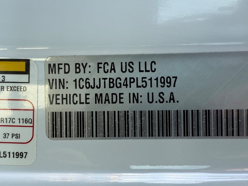 Jeep Gladiator Vehicle Full-screen Gallery Image 30