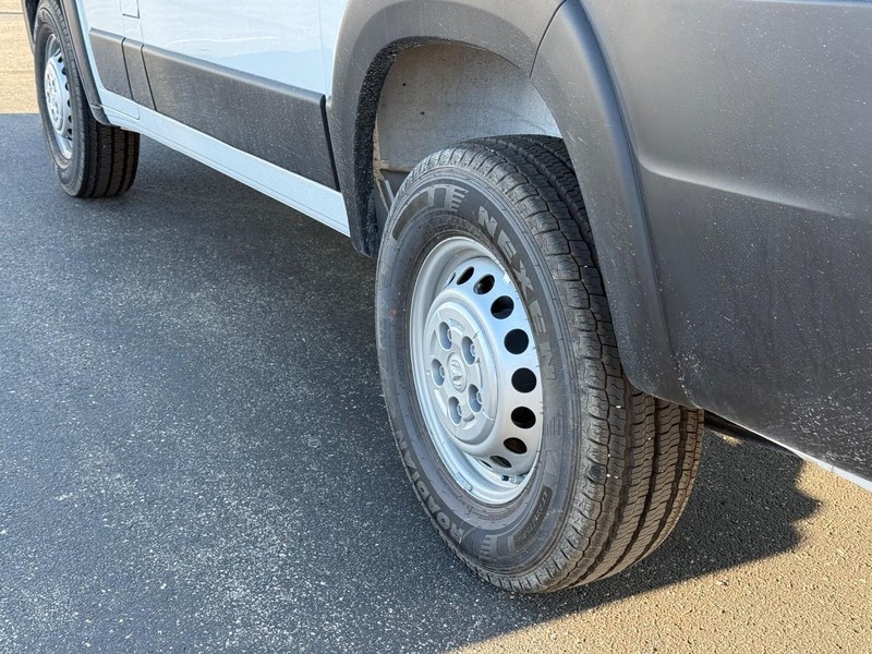 Ram ProMaster Cargo Van Vehicle Full-screen Gallery Image 6