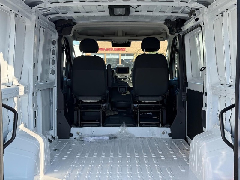 Ram ProMaster Cargo Van Vehicle Full-screen Gallery Image 7