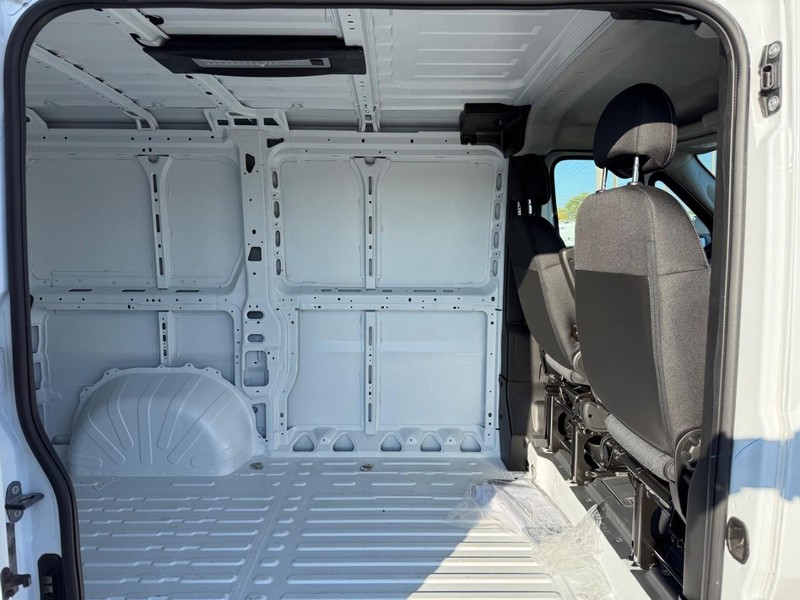Ram ProMaster Cargo Van Vehicle Full-screen Gallery Image 10