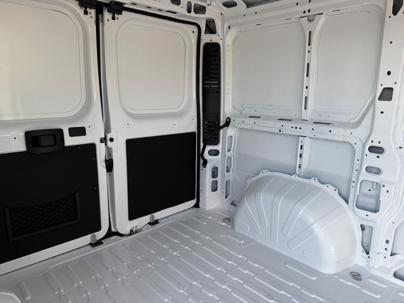Ram ProMaster Cargo Van Vehicle Full-screen Gallery Image 12