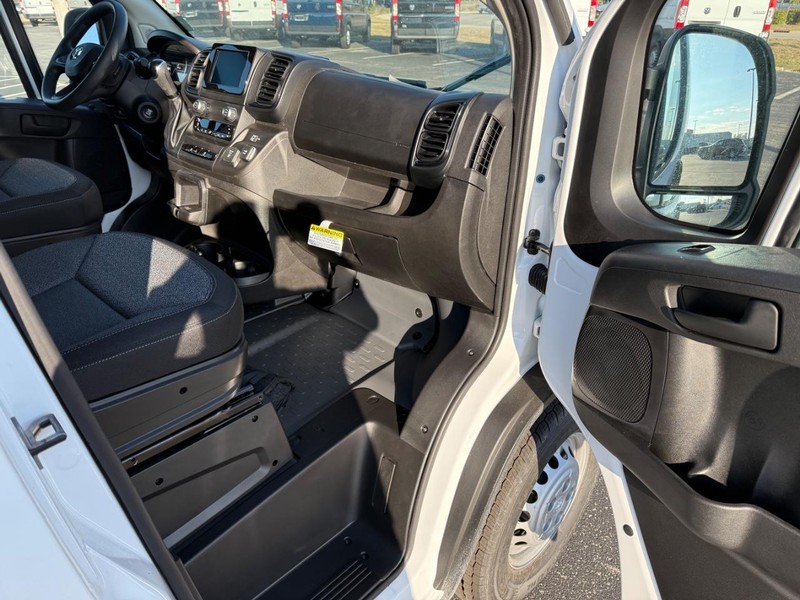 Ram ProMaster Cargo Van Vehicle Full-screen Gallery Image 15