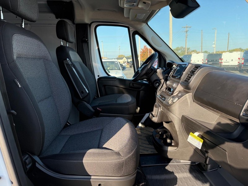 Ram ProMaster Cargo Van Vehicle Full-screen Gallery Image 16