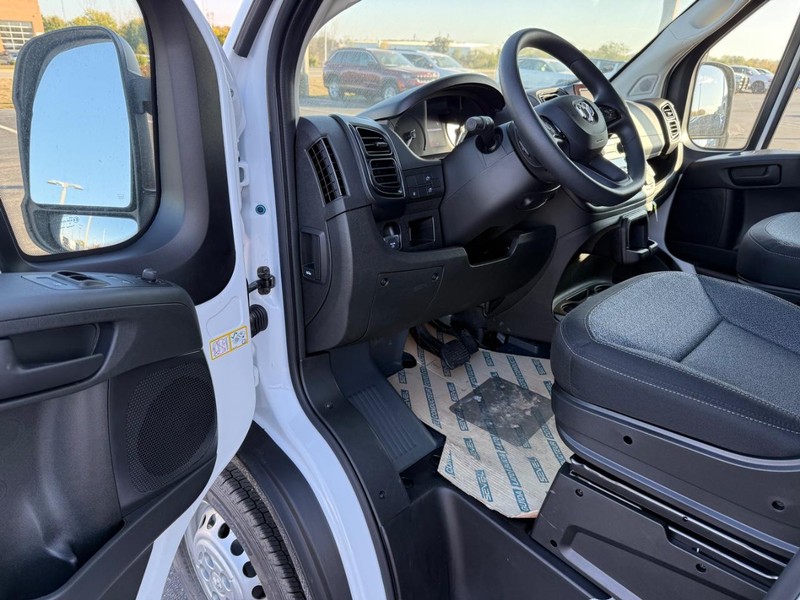 Ram ProMaster Cargo Van Vehicle Full-screen Gallery Image 18