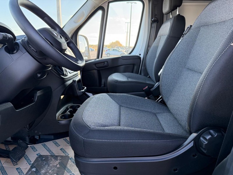 Ram ProMaster Cargo Van Vehicle Full-screen Gallery Image 19
