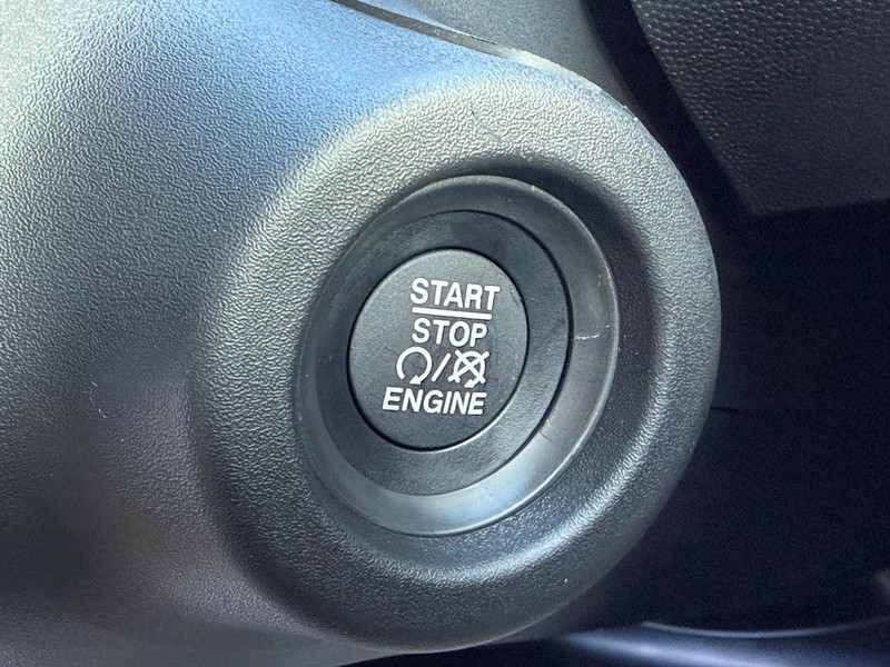 Ram ProMaster Cargo Van Vehicle Full-screen Gallery Image 23