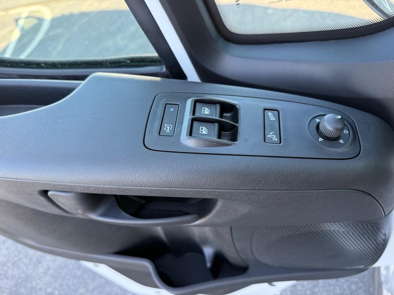 Ram ProMaster Cargo Van Vehicle Full-screen Gallery Image 30