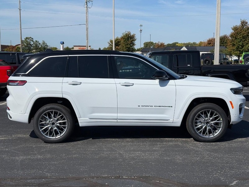 Jeep Grand Cherokee Vehicle Full-screen Gallery Image 2