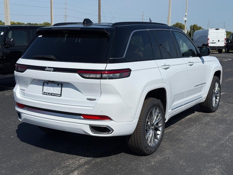 Jeep Grand Cherokee Vehicle Full-screen Gallery Image 3