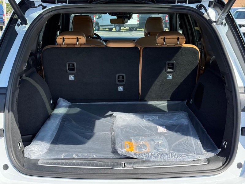 Jeep Grand Cherokee Vehicle Full-screen Gallery Image 8