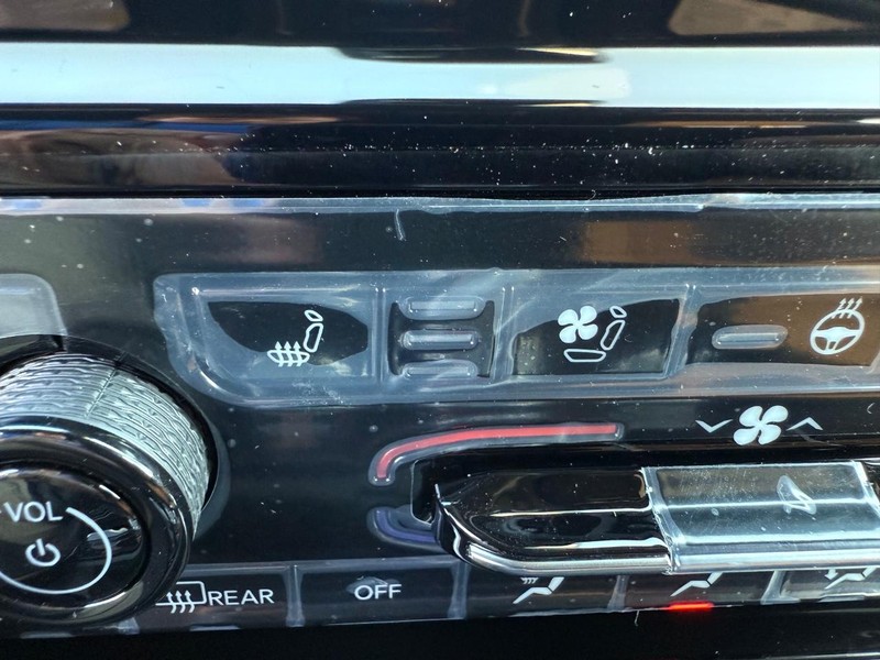 Jeep Grand Cherokee Vehicle Full-screen Gallery Image 25