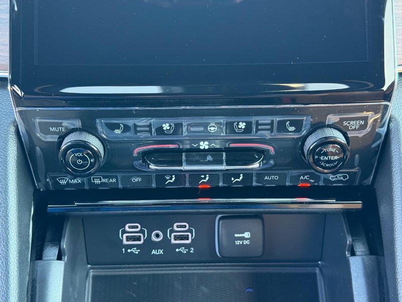 Jeep Grand Cherokee Vehicle Full-screen Gallery Image 27