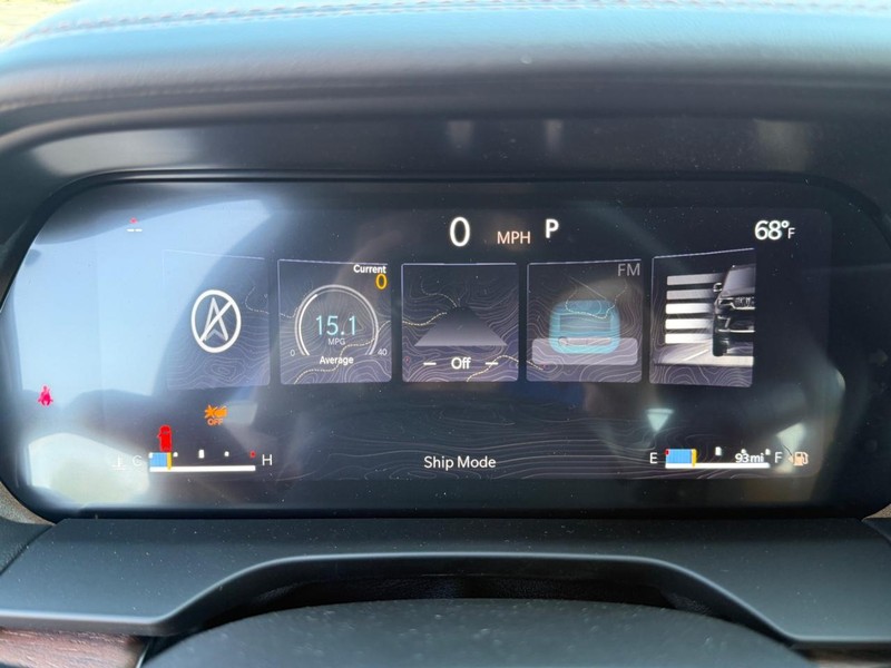 Jeep Grand Cherokee Vehicle Full-screen Gallery Image 31