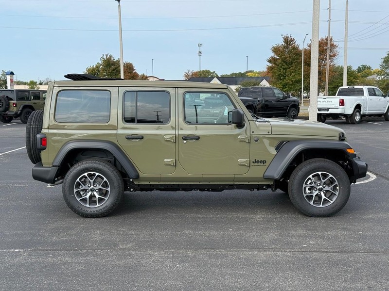 Jeep Wrangler Vehicle Full-screen Gallery Image 2