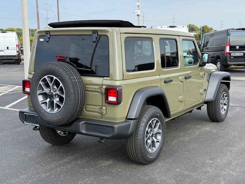 Jeep Wrangler Vehicle Full-screen Gallery Image 3