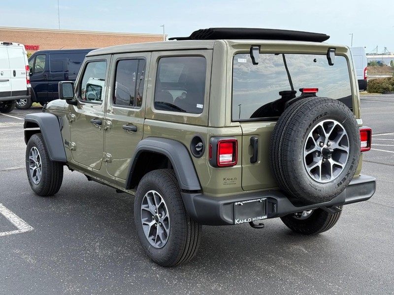 Jeep Wrangler Vehicle Full-screen Gallery Image 5