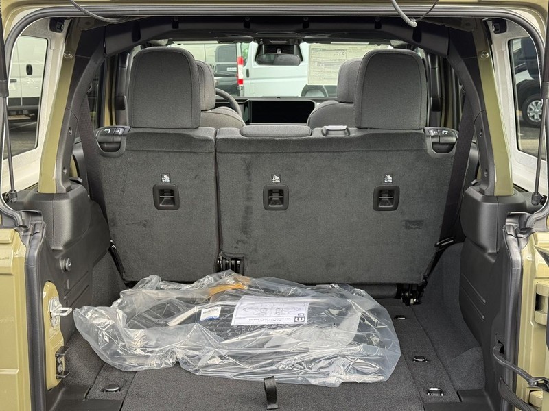 Jeep Wrangler Vehicle Full-screen Gallery Image 7