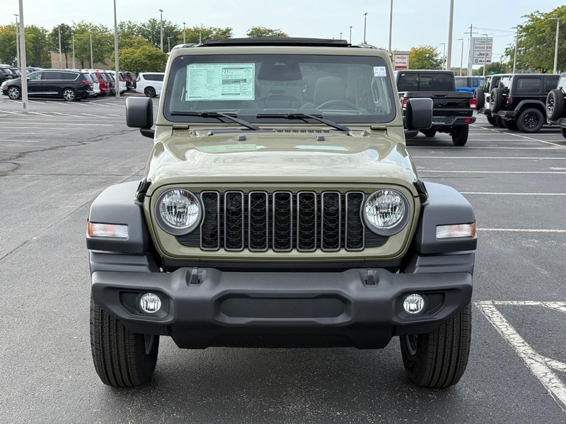 Jeep Wrangler Vehicle Full-screen Gallery Image 10