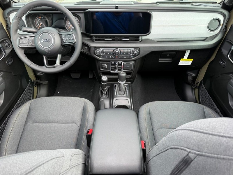 Jeep Wrangler Vehicle Full-screen Gallery Image 14